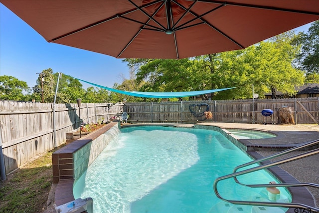 223 Guadalupe Dr, Athens, TX 75751 - view of swimming pool with a fenced backyard and a pool with connected hot tub
