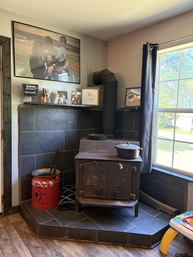 9394 Grape Ave, Frankston, TX 75763 - detailed view of wood finished floors