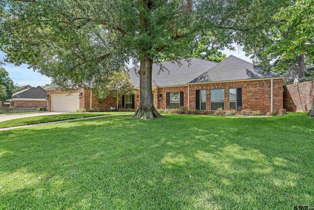 Listing photo 2 for 1437 Hollytree Pl, Tyler TX 75703