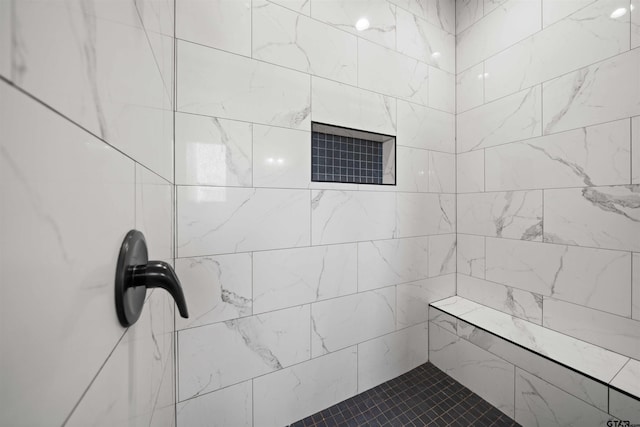 bathroom featuring tiled shower