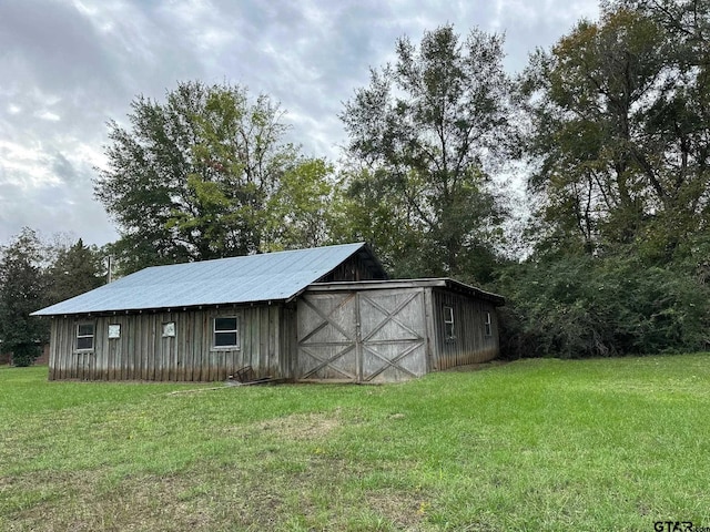 view of outdoor structure with a lawn