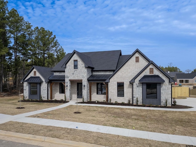 view of front of home featuring a front lawn