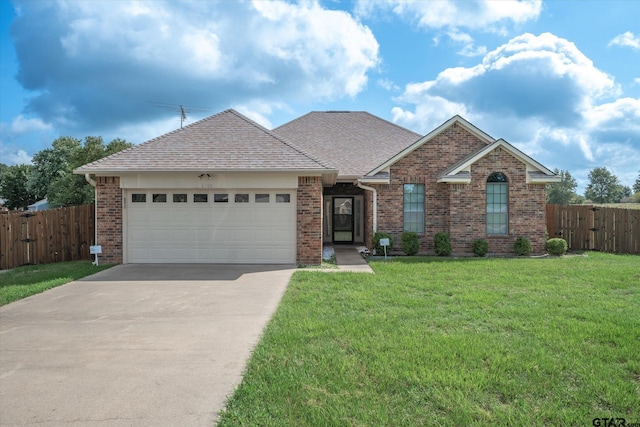 view of front facade featuring a garage and a front yard