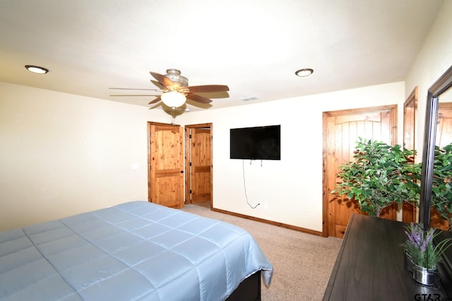 bedroom with baseboards, carpet floors, visible vents, and ceiling fan