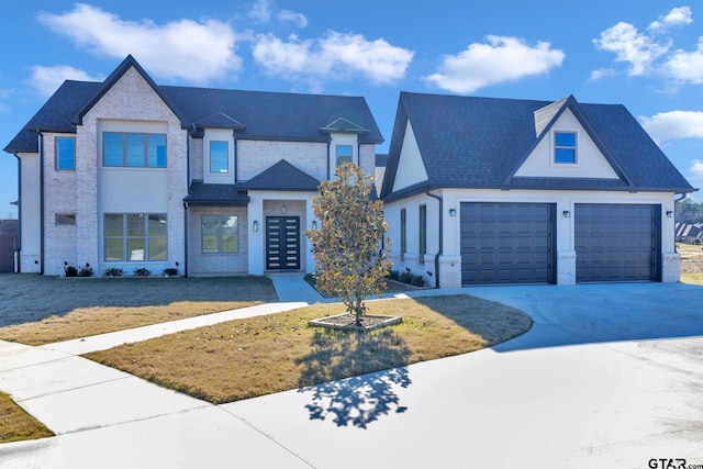 view of front facade featuring a garage and a front yard