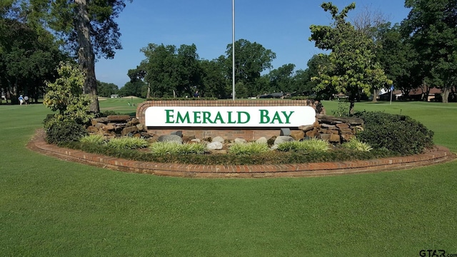 community / neighborhood sign with a yard