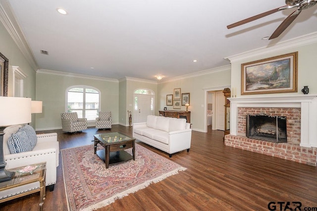 living area featuring visible vents, crown molding, a ceiling fan, and wood finished floors