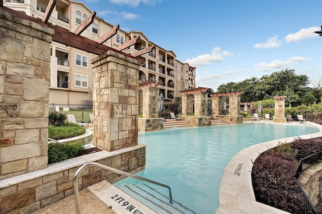 view of swimming pool