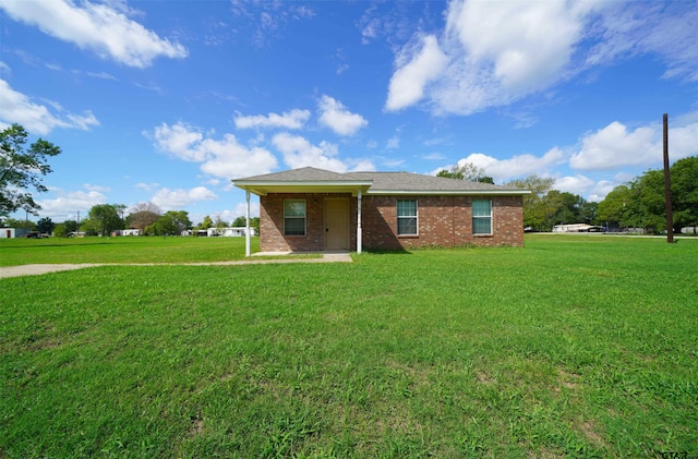 view of front of home with a front lawn