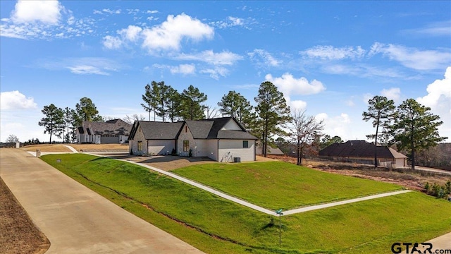 view of front of house featuring a front yard