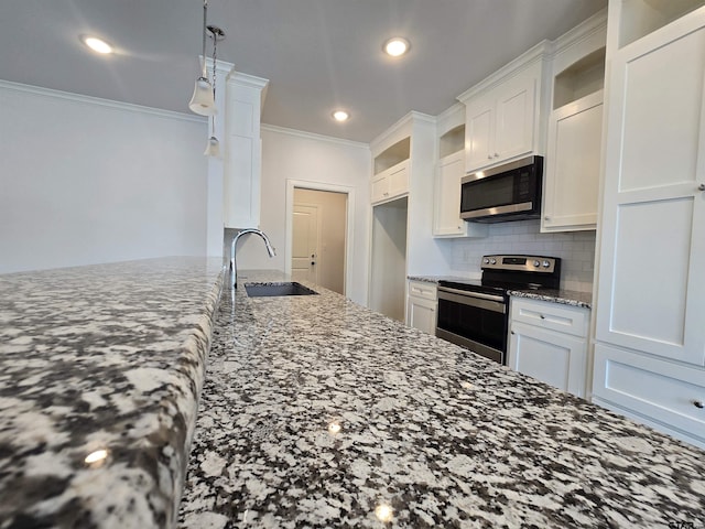 823 Lindsey Ln, Whitehouse, TX 75791 - kitchen featuring stainless steel appliances, dark stone countertops, decorative backsplash, crown molding, and white cabinetry