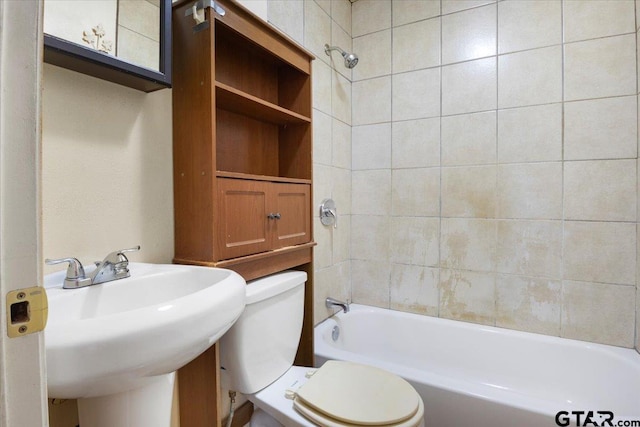 full bathroom with sink, toilet, and tiled shower / bath combo