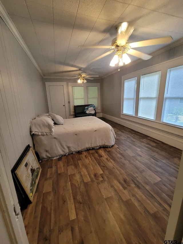 bedroom featuring ornamental molding, dark hardwood / wood-style flooring, and ceiling fan