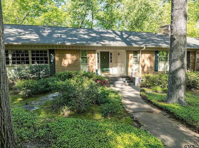 ranch-style house with a porch