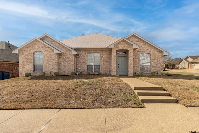 view of front of home featuring a front lawn