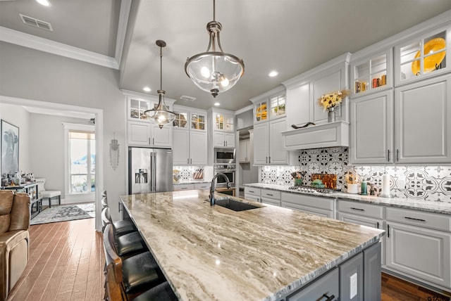 21562 Castle Rock Cir, Bullard, TX 75757 - kitchen with appliances with stainless steel finishes, a sink, a center island with sink, backsplash, and white cabinetry