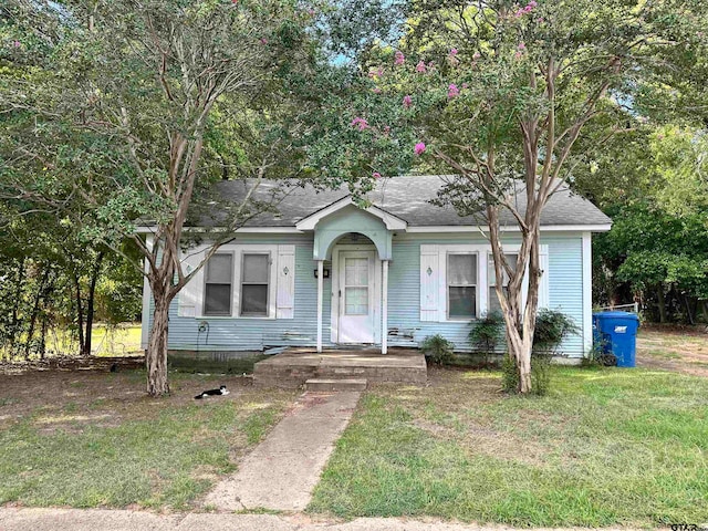 bungalow-style house with a front yard