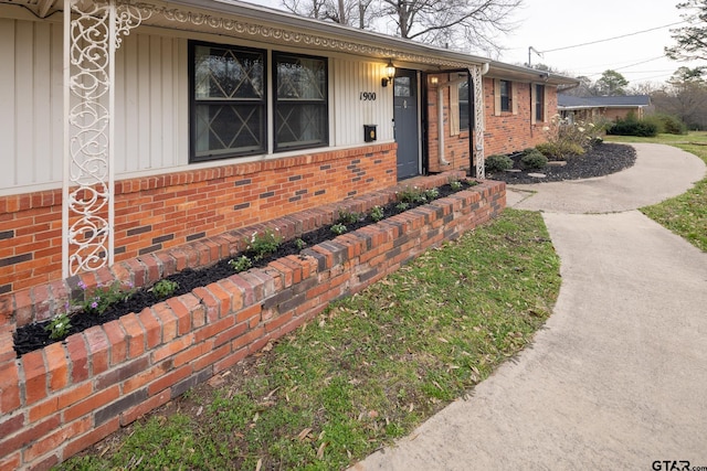 single story home with brick siding