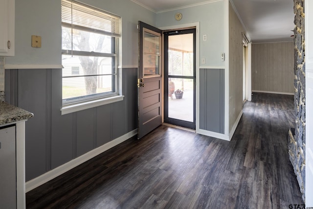 entrance foyer with dark wood-style floors, baseboards, and ornamental molding