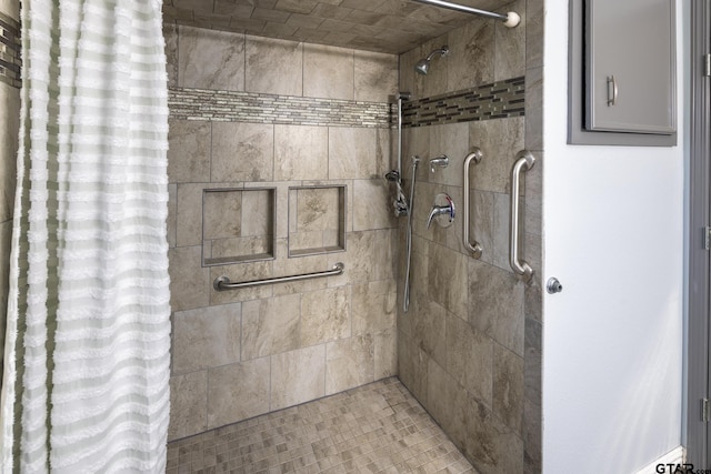 bathroom featuring tiled shower