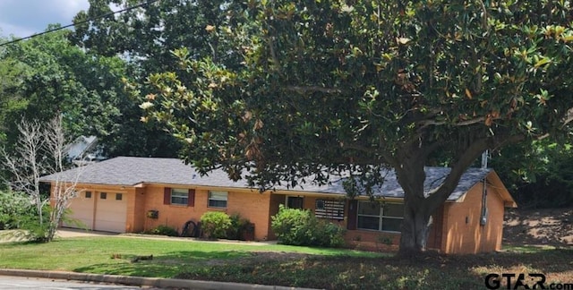 view of front facade with a garage and a front yard