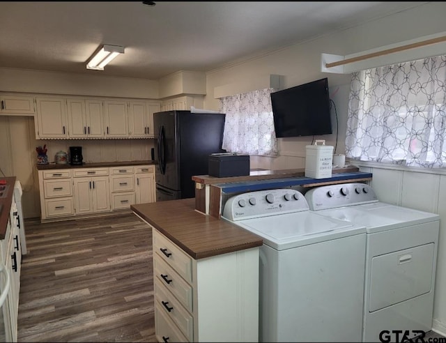 washroom featuring a wealth of natural light, dark wood-type flooring, crown molding, and washer and dryer