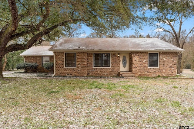 single story home featuring entry steps, brick siding, crawl space, and a front yard