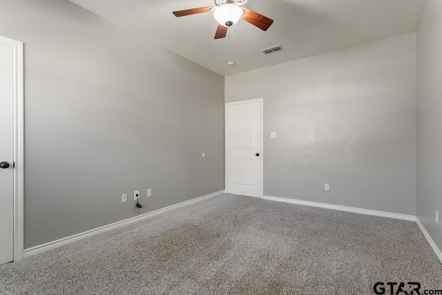 carpeted spare room featuring ceiling fan