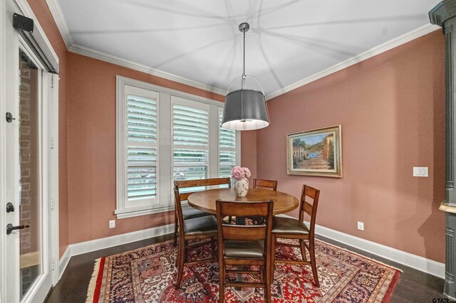 7736 Cross Rd, Tyler, TX 75703 - dining area with ornamental molding