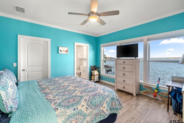 bedroom featuring ensuite bathroom, light hardwood / wood-style flooring, ceiling fan, and ornamental molding