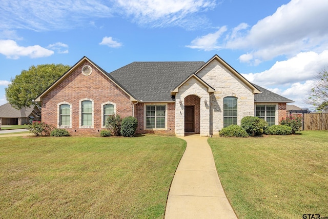 view of front facade with a front yard