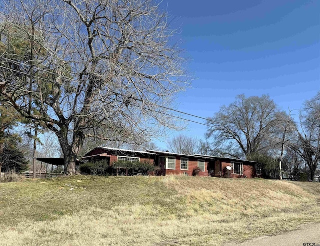 ranch-style home with a front lawn