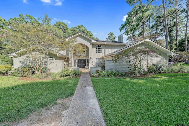 view of front of house with a front yard