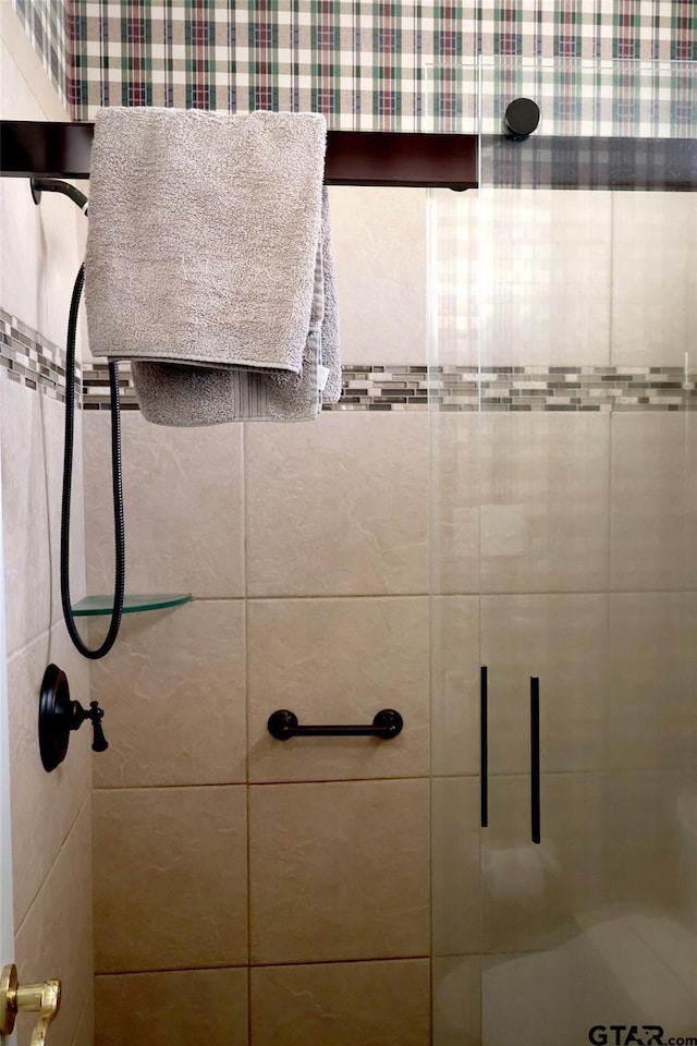 bathroom with a tile shower