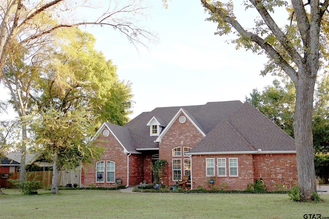 view of front of house featuring a front yard