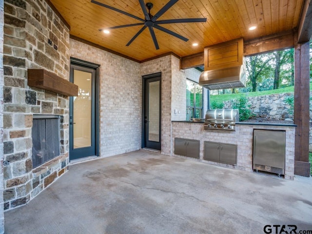 view of patio with a grill, an outdoor kitchen, and ceiling fan