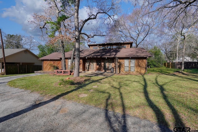 view of front of house with a front lawn