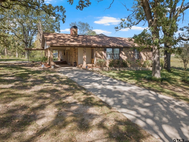 single story home featuring a front lawn