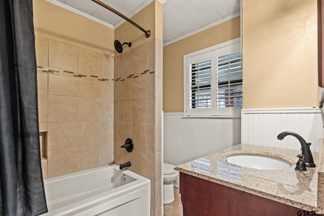 full bathroom featuring toilet, shower / tub combo with curtain, vanity, and crown molding