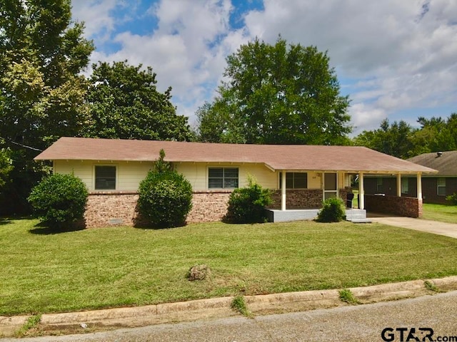 single story home featuring a front lawn