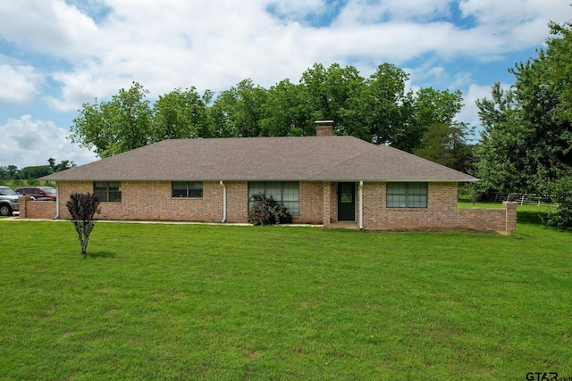 ranch-style home featuring a front lawn