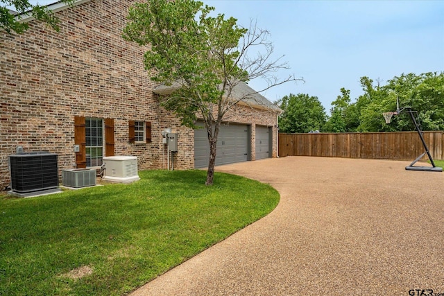 523 Southcreek Dr, Chandler, TX 75758 - view of yard with cooling unit and driveway