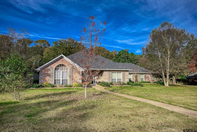 single story home with a front yard