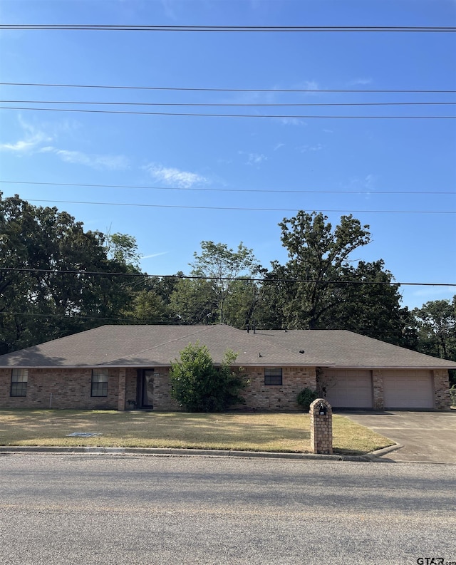 ranch-style home with a front yard