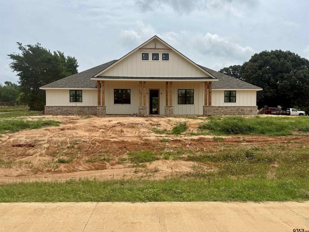 13998 Cedar Vista Ln, Tyler, TX 75704 - modern inspired farmhouse with a shingled roof, a porch, and board and batten siding