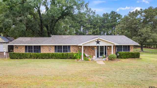 ranch-style house featuring a front lawn