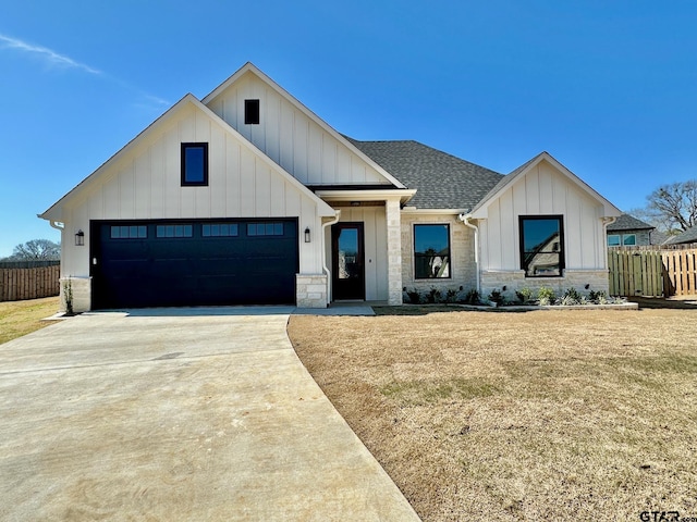 modern inspired farmhouse featuring a garage and a front lawn