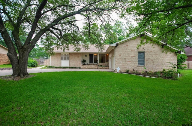 903 Kelly St, Jacksonville, TX 75766 - photo 1