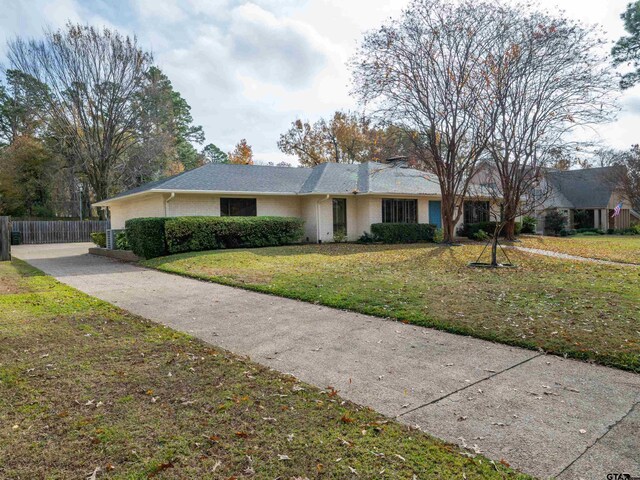 ranch-style house with a front yard