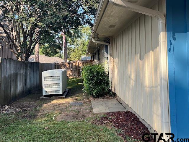 view of home's exterior with cooling unit